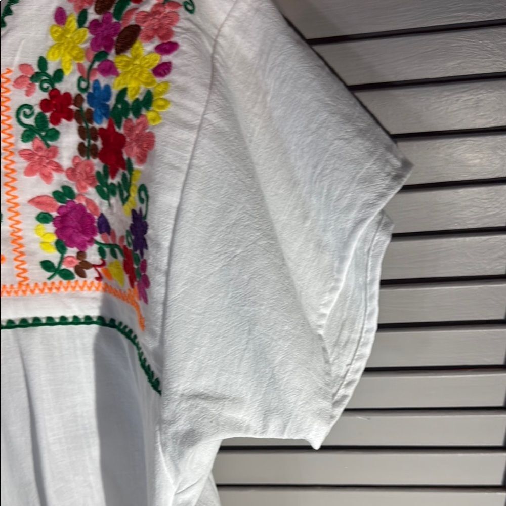 White Relaxed Embroidered Blouse - Picture 9 of 10